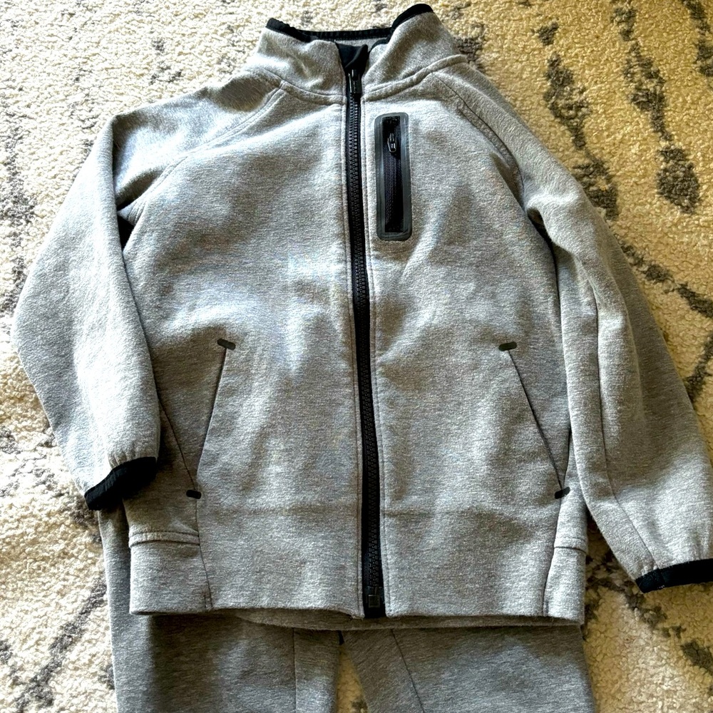 Old Navy dynamic fleece grey zip & pants